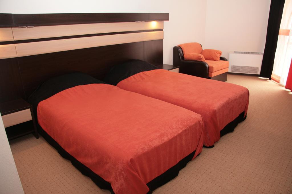 Hotel Byalo More Баните Стая снимка